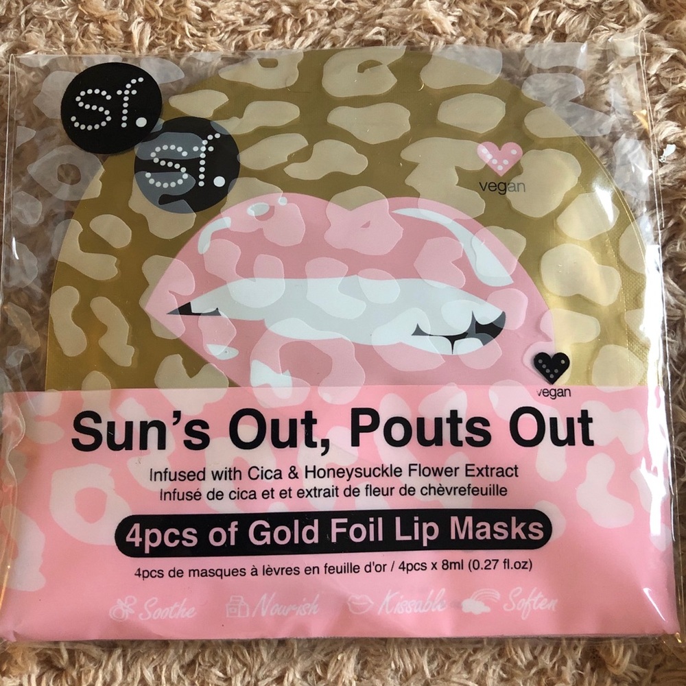 Suns out, pouts out 4pcs gold foil lip masks